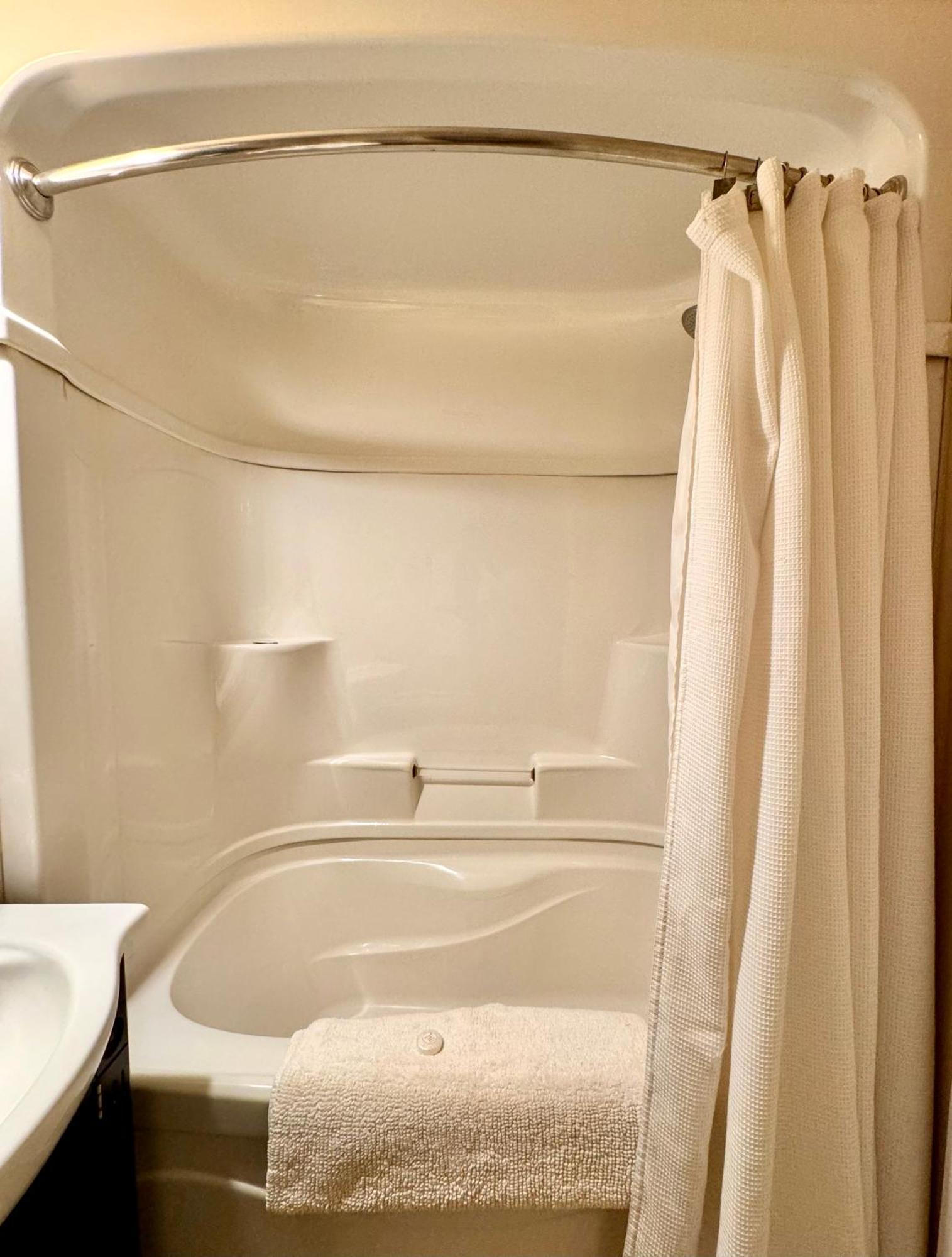 Fundy Line Motel Мирамичи Екстериор снимка