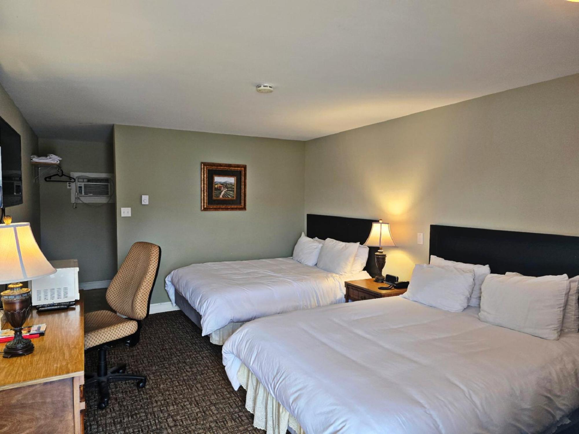 Fundy Line Motel Мирамичи Екстериор снимка